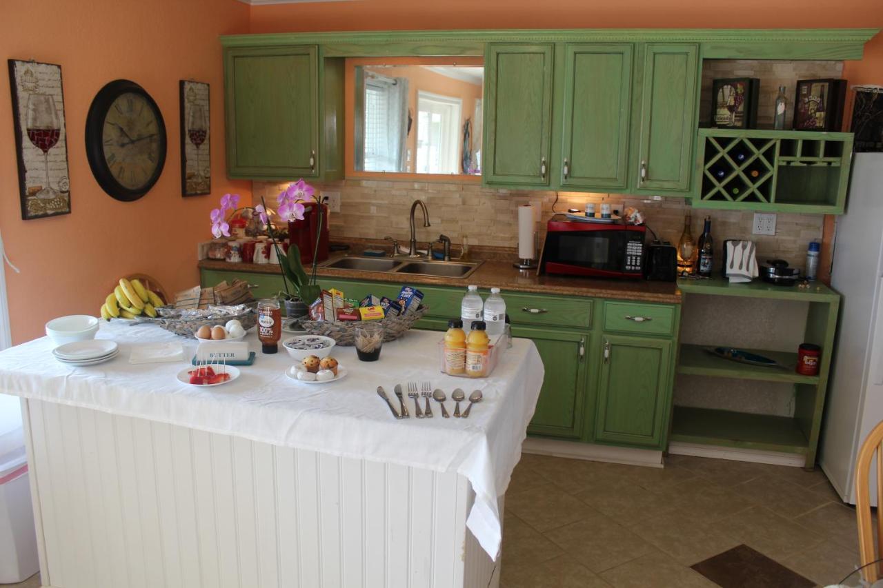 Pierhouse Bed & Breakfast Кил Девил Хилс Екстериор снимка